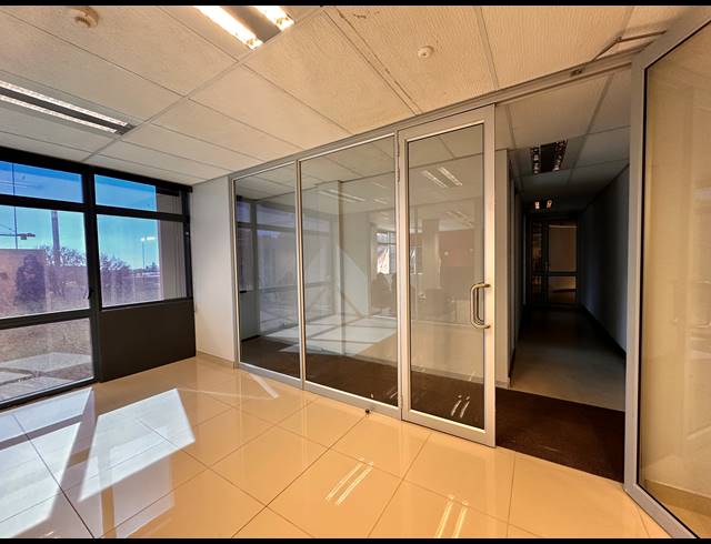 263M² OFFICE TO LET IN PARKTOWN